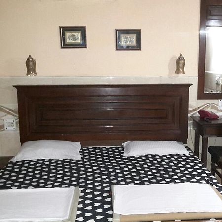 Jeraths Villa Bed And Breakfast Дели Экстерьер фото
