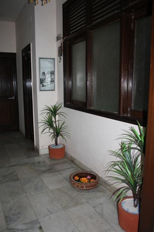Jeraths Villa Bed And Breakfast Дели Экстерьер фото