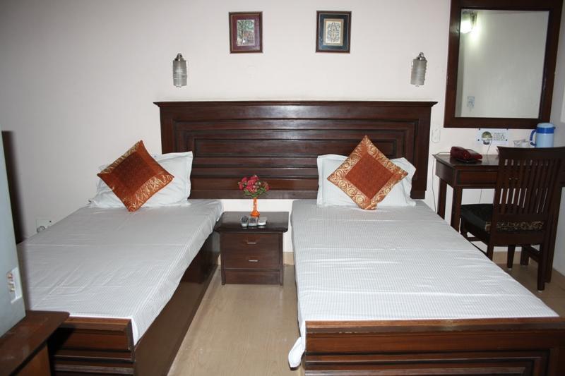 Jeraths Villa Bed And Breakfast Дели Экстерьер фото