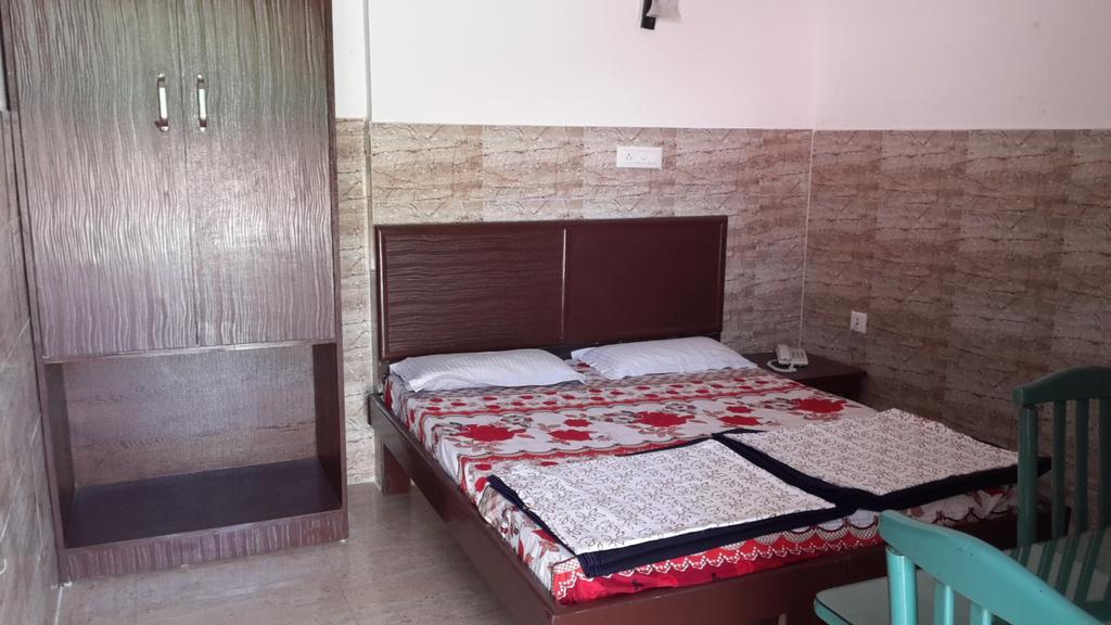 Jeraths Villa Bed And Breakfast Дели Экстерьер фото